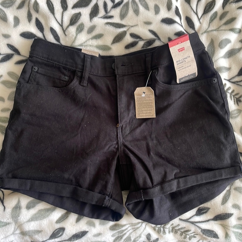 Black Mid-Length Levi’s shorts
